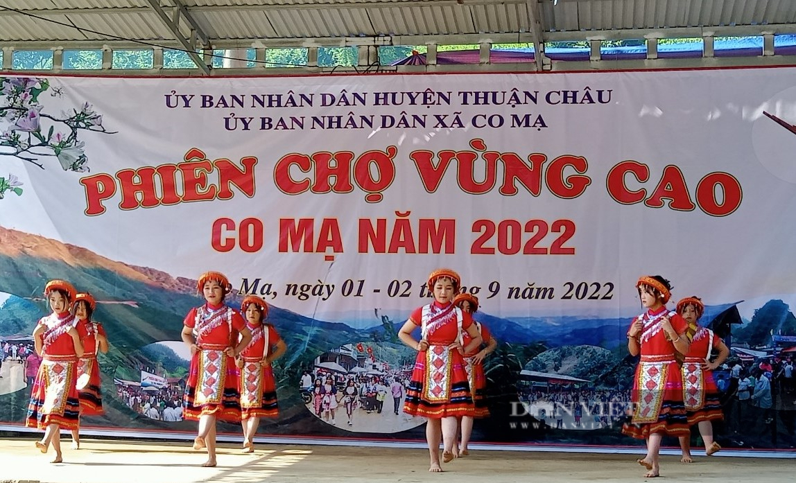 Hàng nghìn người đổ về đón Tết độc lập ở xã vùng cao Sơn La  - Ảnh 3.