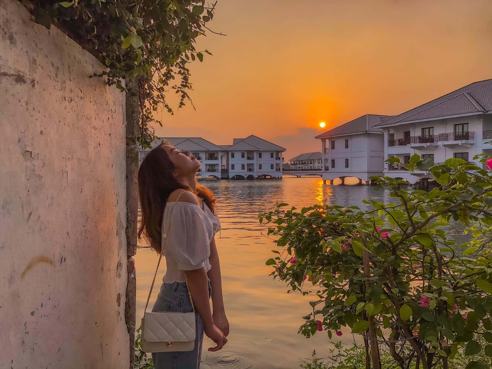 Top những địa điểm check-in được giới trẻ yêu thích tại Hà Nội - Ảnh 2.