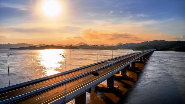 Thủ tướng cắt băng khánh thành đường cao tốc Vân Đồn - Móng Cái - Ảnh 2. Thủ tướng cắt băng khánh thành đường cao tốc Vân Đồn - Móng Cái - Ảnh 2.