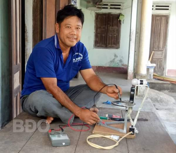 Sáng chế máy mài mỏ gà, xe phun thuốc trừ sâu, những nông dân này ở Bình Định khiến cả làng nể phục - Ảnh 2.