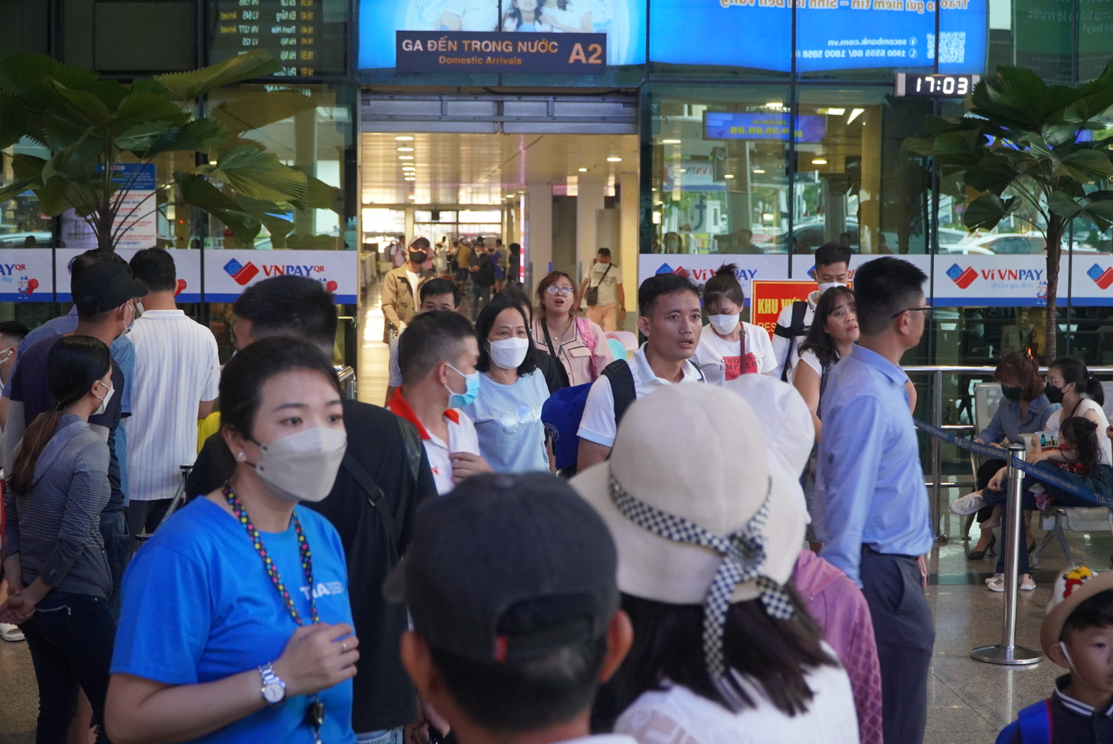 Cận Tết, siết chặt buôn bán, vận chuyển trái phép hàng hóa trái phép qua đường hàng không - Ảnh 4.