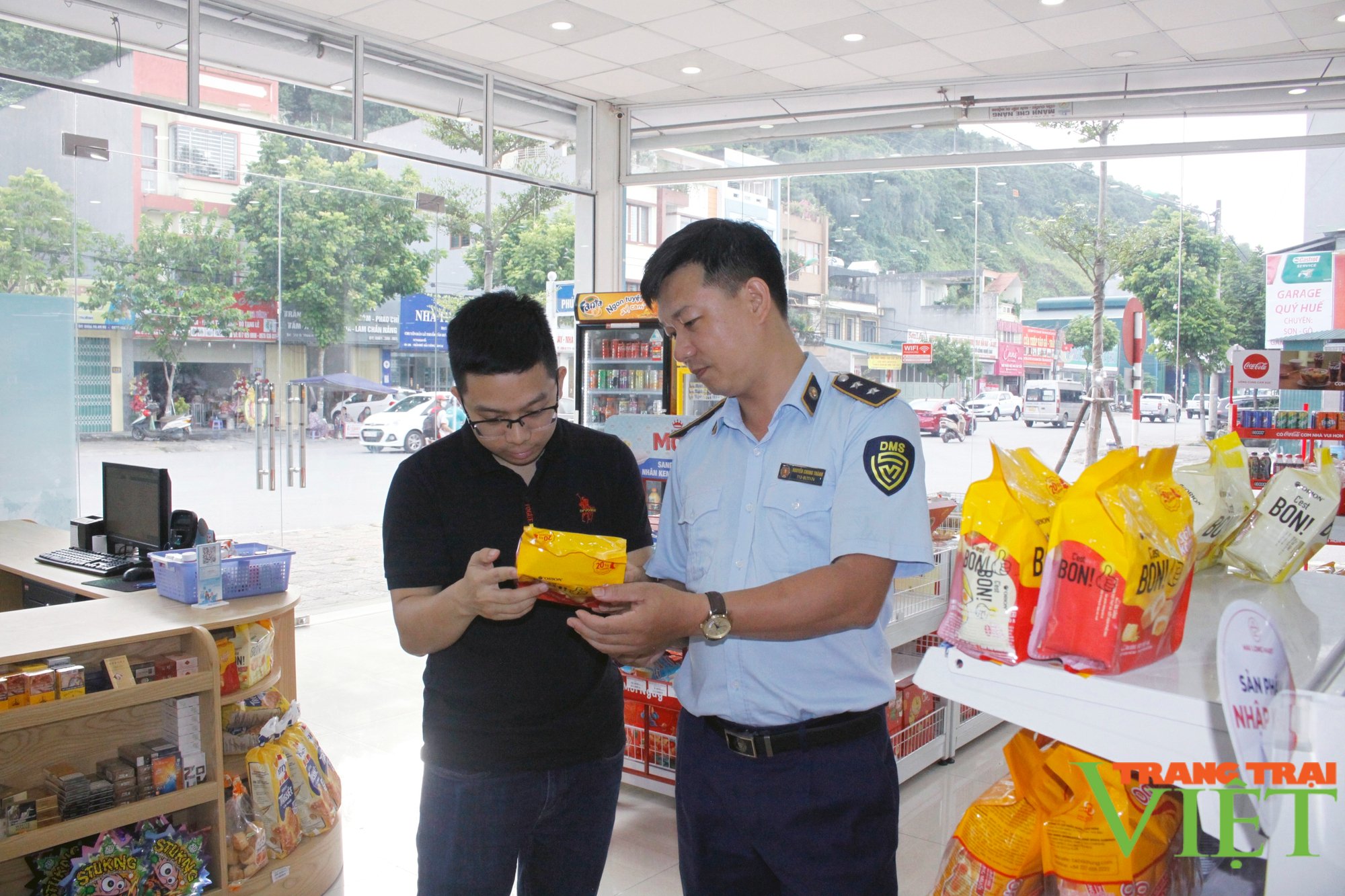 Lào Cai: Đẩy mạnh công tác chống buôn lậu, gian lận thương mại, hàng giả - Ảnh 4. Lào Cai: Đẩy mạnh công tác chống buôn lậu, gian lận thương mại, hàng giả - Ảnh 4.