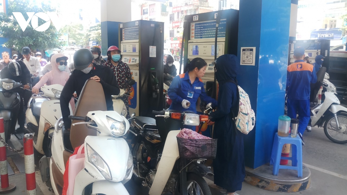 Giá xăng dầu trong nước sẽ tiếp tục giảm - Ảnh 1. Giá xăng dầu trong nước sẽ tiếp tục giảm - Ảnh 1.
