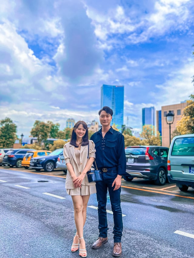 Diễn viên Trọng Lân ngượng ngùng khi chạm môi Việt Hoa trong phim mới Thông gia ngõ hẹp - Ảnh 4.