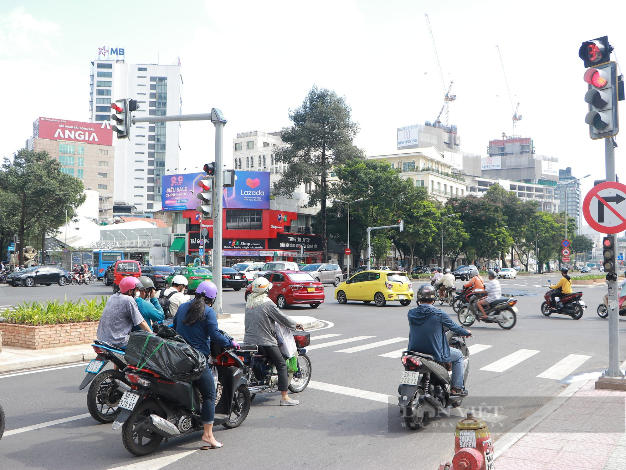 Nhiều tiểu thương vui mừng, rục rịch buôn bán trở lại sau nửa tháng thông xe trên đường Lê Lợi - Ảnh 5.
