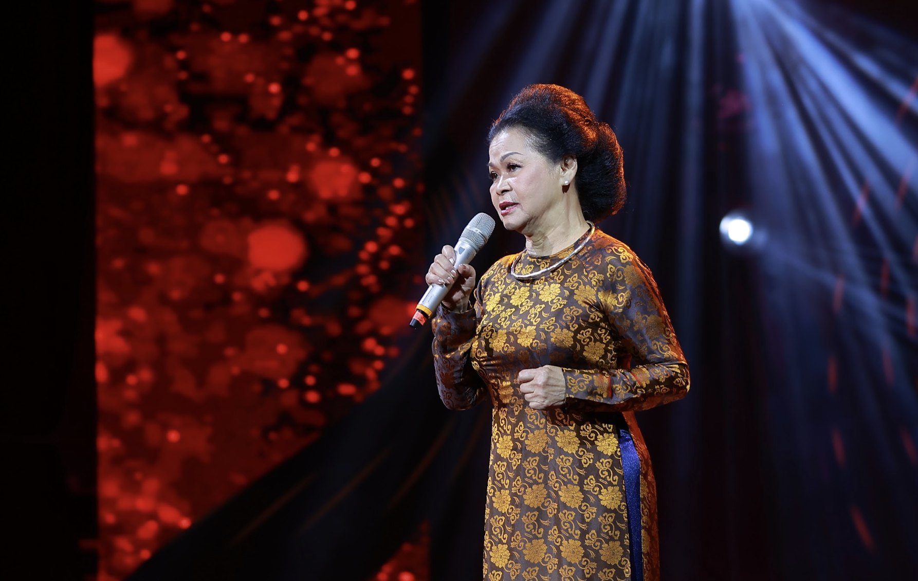 Khánh Ly: &quot;Tôi mơ ước được hát chung với anh Chế Linh một bài&quot; - Ảnh 1.