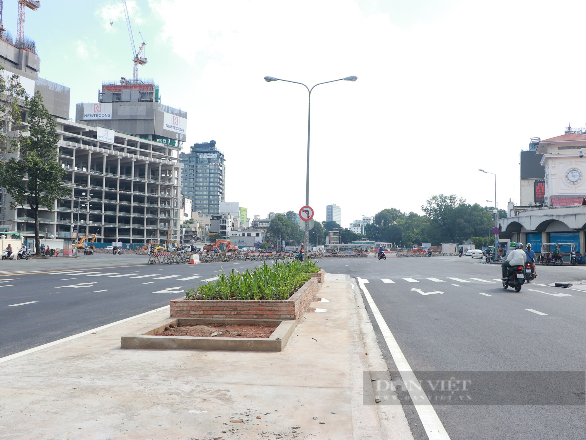 Nhiều tiểu thương vui mừng, rục rịch buôn bán trở lại sau nửa tháng thông xe trên đường Lê Lợi - Ảnh 3.