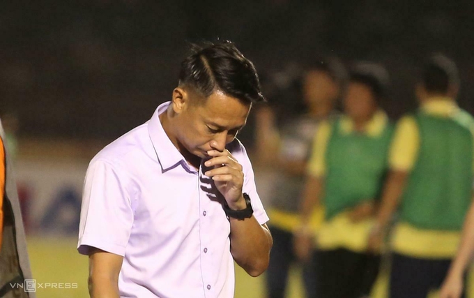HLV Vũ Hồng Việt nói gì khi Nam Định thua thảm Viettel FC? - Ảnh 1.