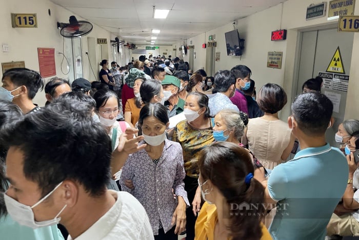 Xót xa bệnh viện nghìn tỉ bỏ hoang, cỏ mọc um tùm đến lạnh lẽo trong khi nơi chen chân đến nghẹt thở - Ảnh 6.