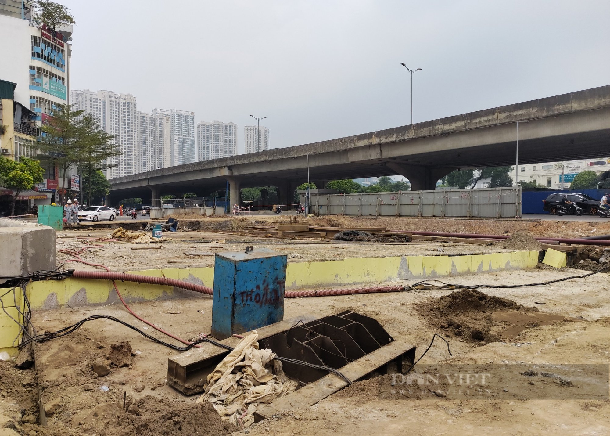 Hầm chui Lê Văn Lương được trải nhựa, gấp rút đợi ngày khánh thành - Ảnh 9.
