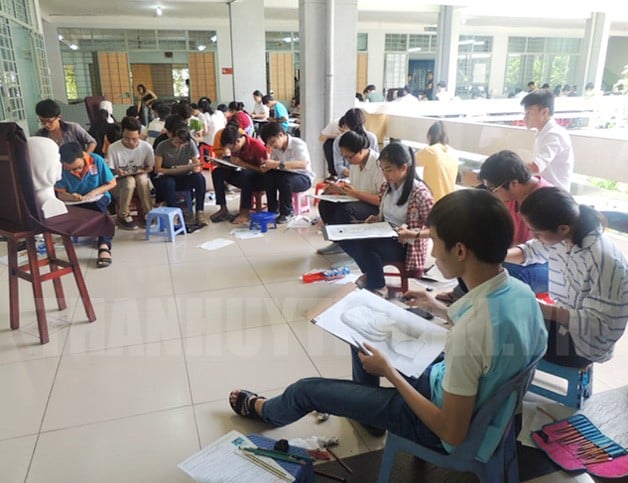Điểm chuẩn vào Trường Đại học Kiến trúc TP.HCM năm 2022 dao động từ 15 đến 25,17 điểm - Ảnh 1.