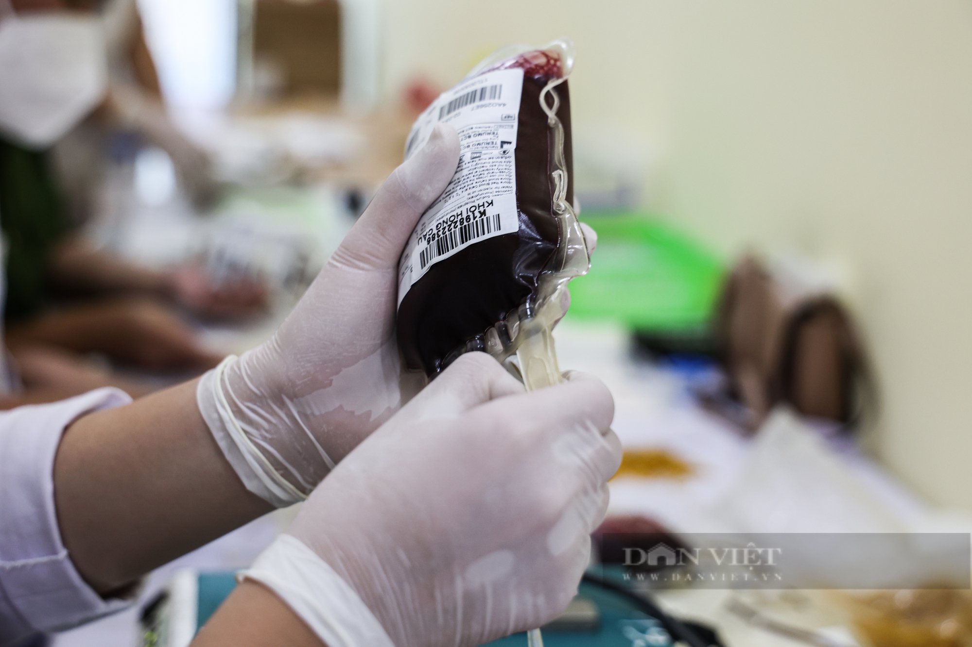 Hơn 3.000 chiến sĩ công an Thủ đô tham gia hiến máu tại &quot;Hành trình giọt máu nghĩa tình năm 2022&quot; - Ảnh 7.