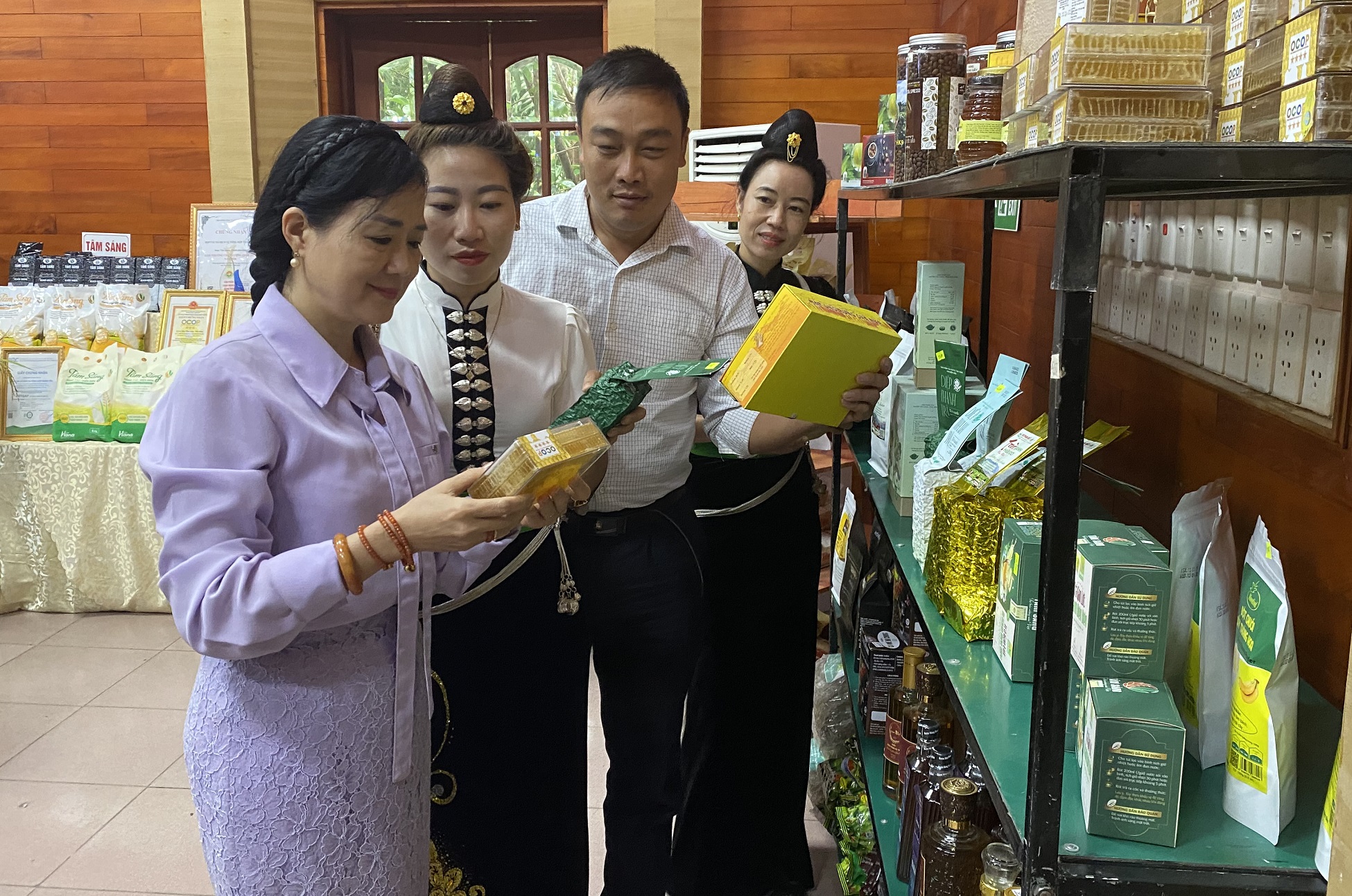 Điện Biên: 3 nhóm giải pháp nâng cao chất lượng, giá trị lúa gạo trên cánh đồng Mường Thanh - Ảnh 1. Điện Biên: 3 nhóm giải pháp nâng cao chất lượng, giá trị lúa gạo trên cánh đồng Mường Thanh - Ảnh 1.
