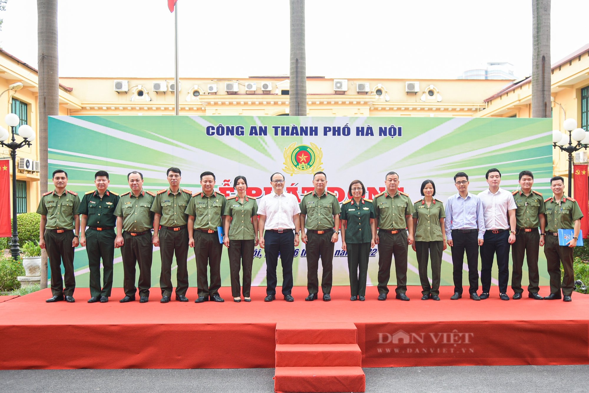 Hơn 3.000 chiến sĩ công an Thủ đô tham gia hiến máu tại &quot;Hành trình giọt máu nghĩa tình năm 2022&quot; - Ảnh 2.