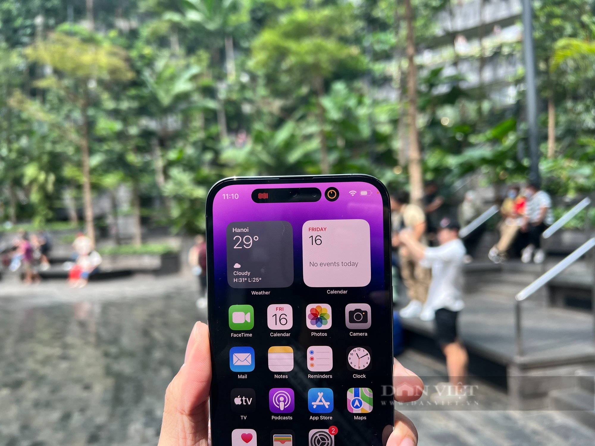 &quot;Trên tay&quot; đi mua iPhone 14 Pro Max đầu tiên trong ngày mở bán - Ảnh 3.