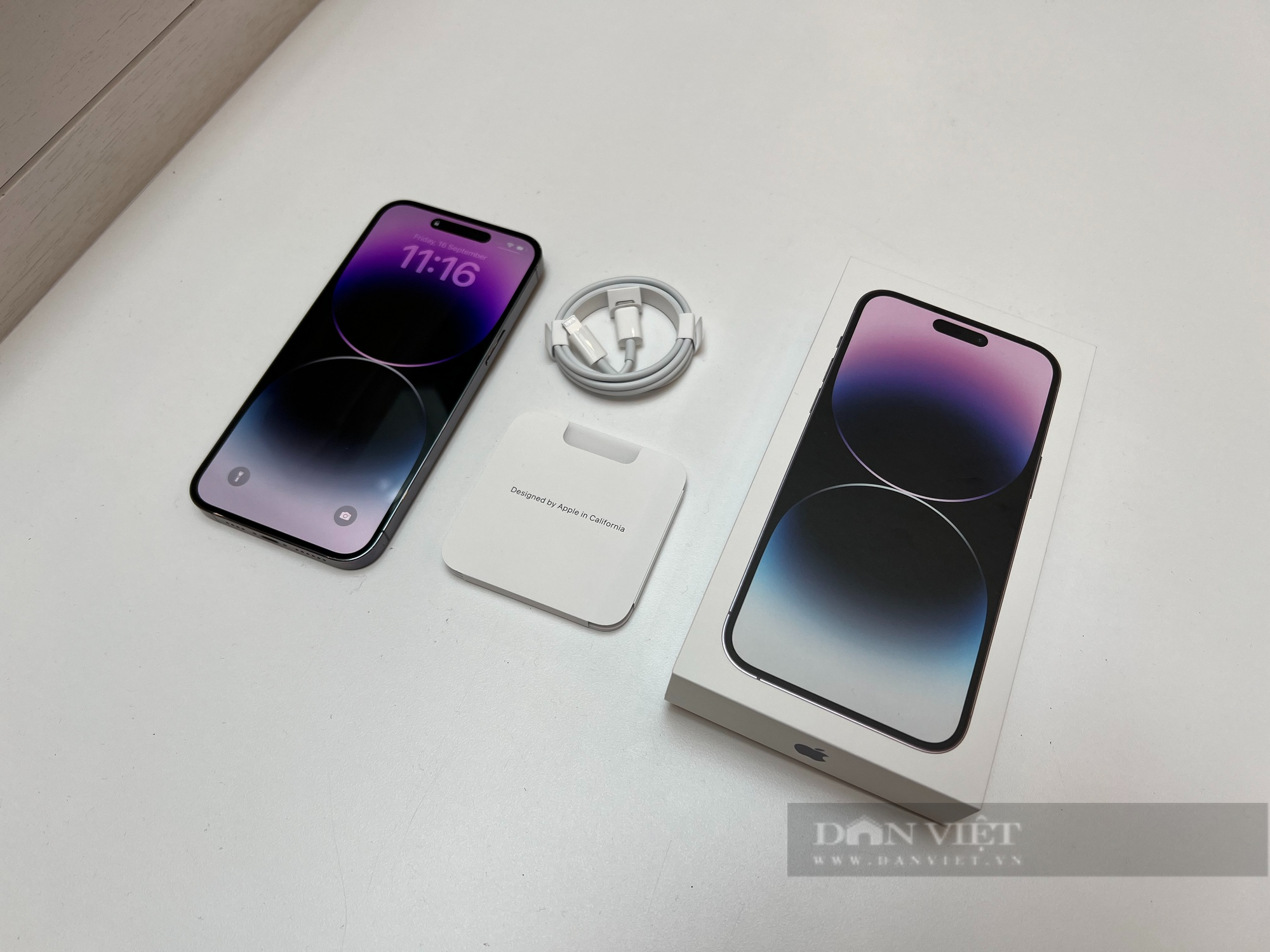 &quot;Trên tay&quot; đi mua iPhone 14 Pro Max đầu tiên trong ngày mở bán - Ảnh 2.