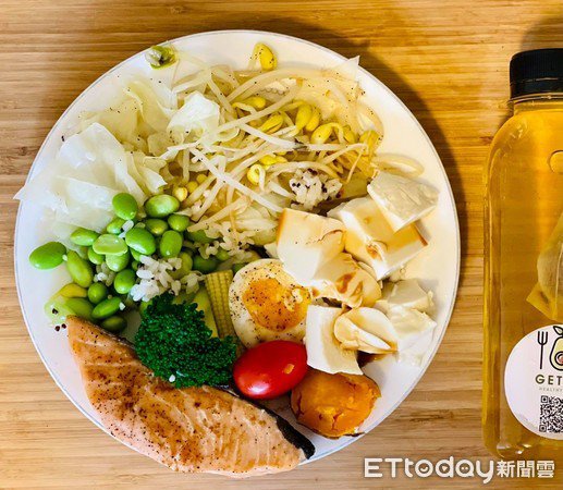 Nhiều người chỉ ăn đồ luộc để giảm cân, chuyên gia dinh dưỡng chỉ ra 6 hậu quả - Ảnh 2.