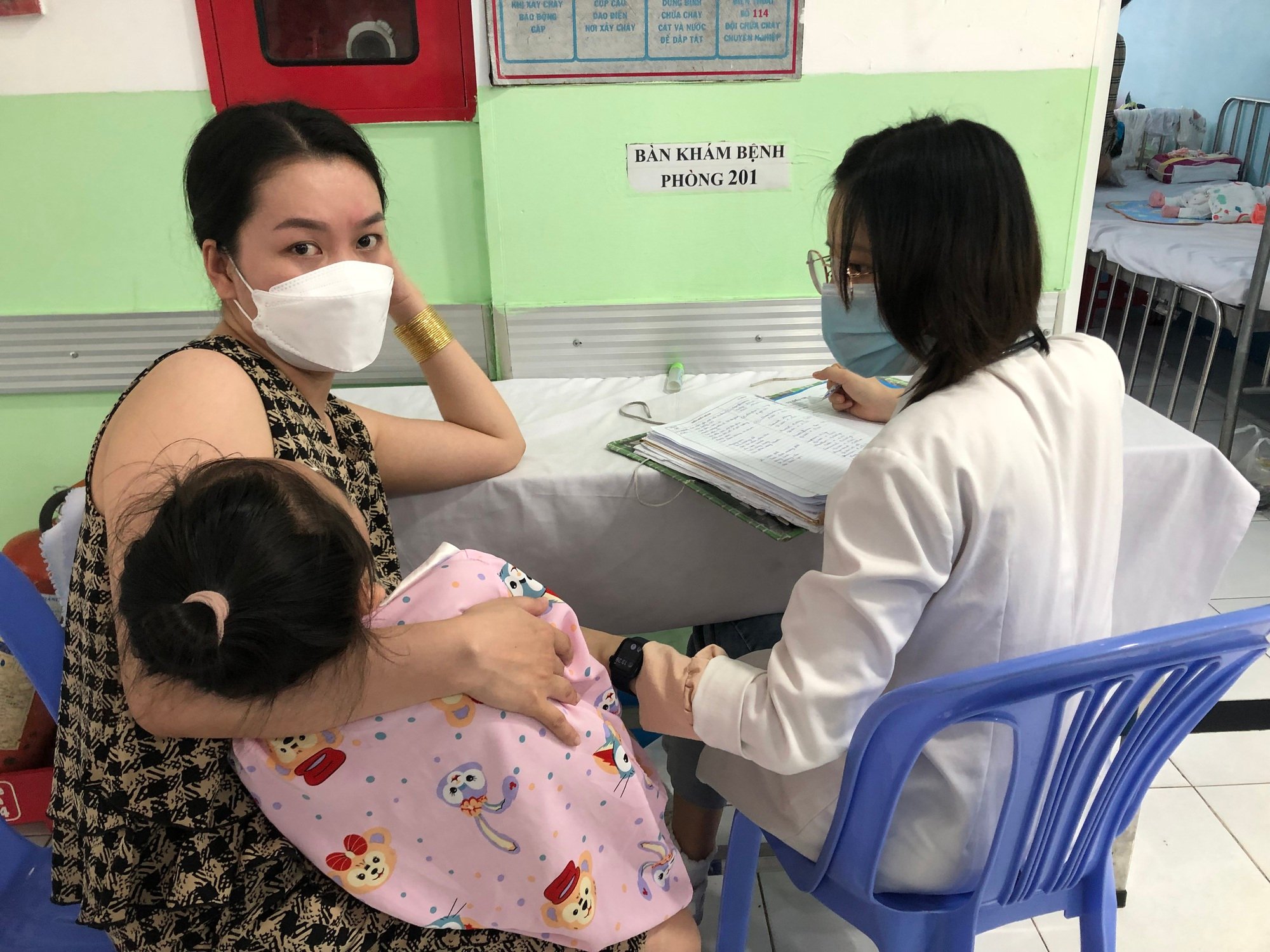 TP.HCM: Thiếu cả vaccine và thuốc giải độc - Ảnh 1.