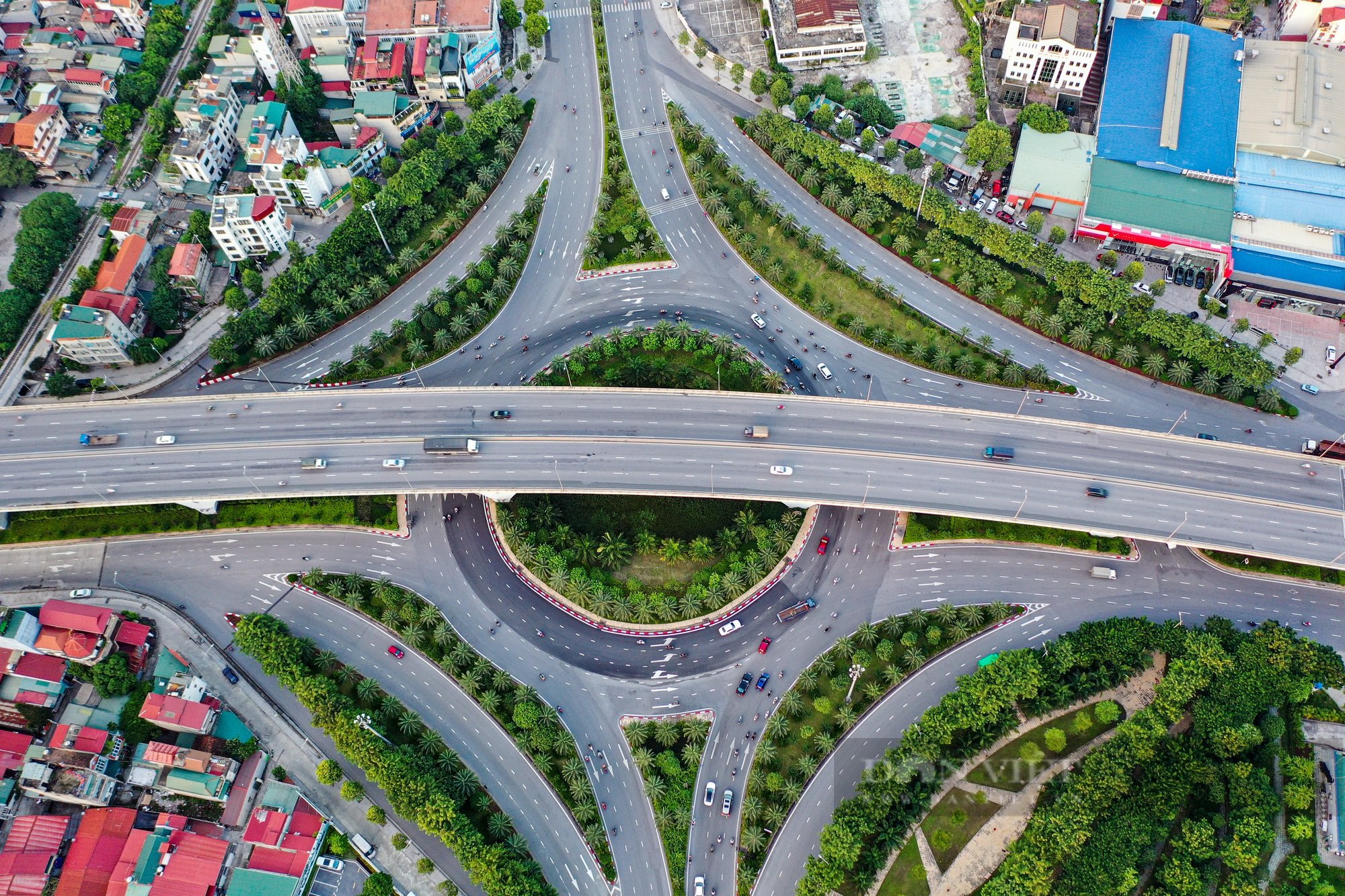 Ngắm nhìn trên cao những nút giao hiện đại và đẹp nhất Hà Nội - Ảnh 1.