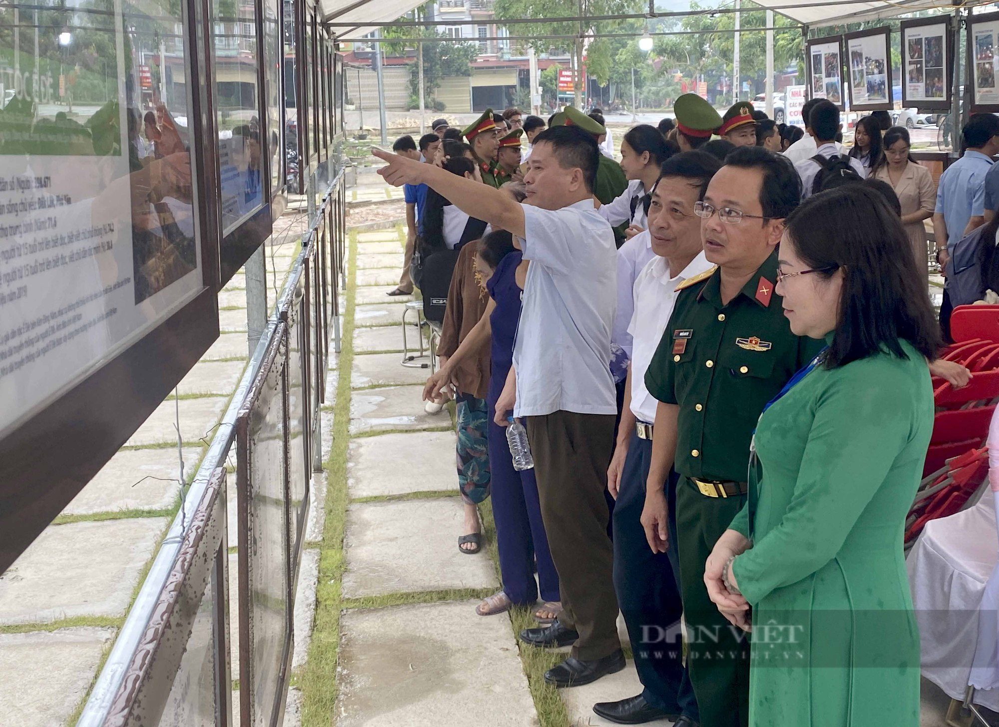 Bắc Kạn: Tổ chức triển lãm bản đồ, tư liệu &quot;Hoàng Sa, Trường Sa của Việt Nam những bằng chứng lịch sử và pháp lý&quot; - Ảnh 3.