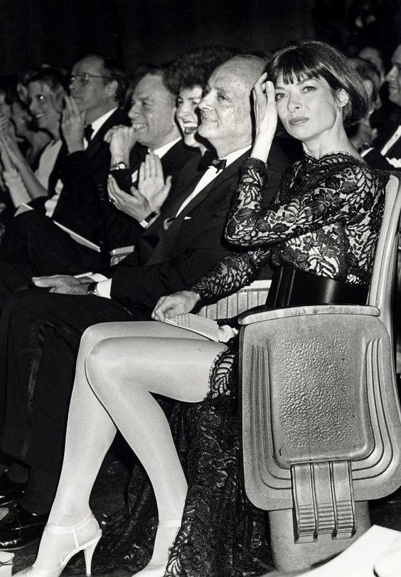 Bí quyết thăng tiến vèo vèo nhờ gu thời trang của Tổng biên tập Vogue Anna Wintour - Ảnh 2.