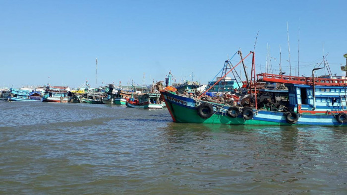 4.000 tàu cá, máy móc thiếu dầu, Cà Mau kiến nghị “khẩn” tới Bộ Công thương - Ảnh 1. 4.000 tàu cá, máy móc thiếu dầu, Cà Mau kiến nghị “khẩn” tới Bộ Công thương - Ảnh 1.