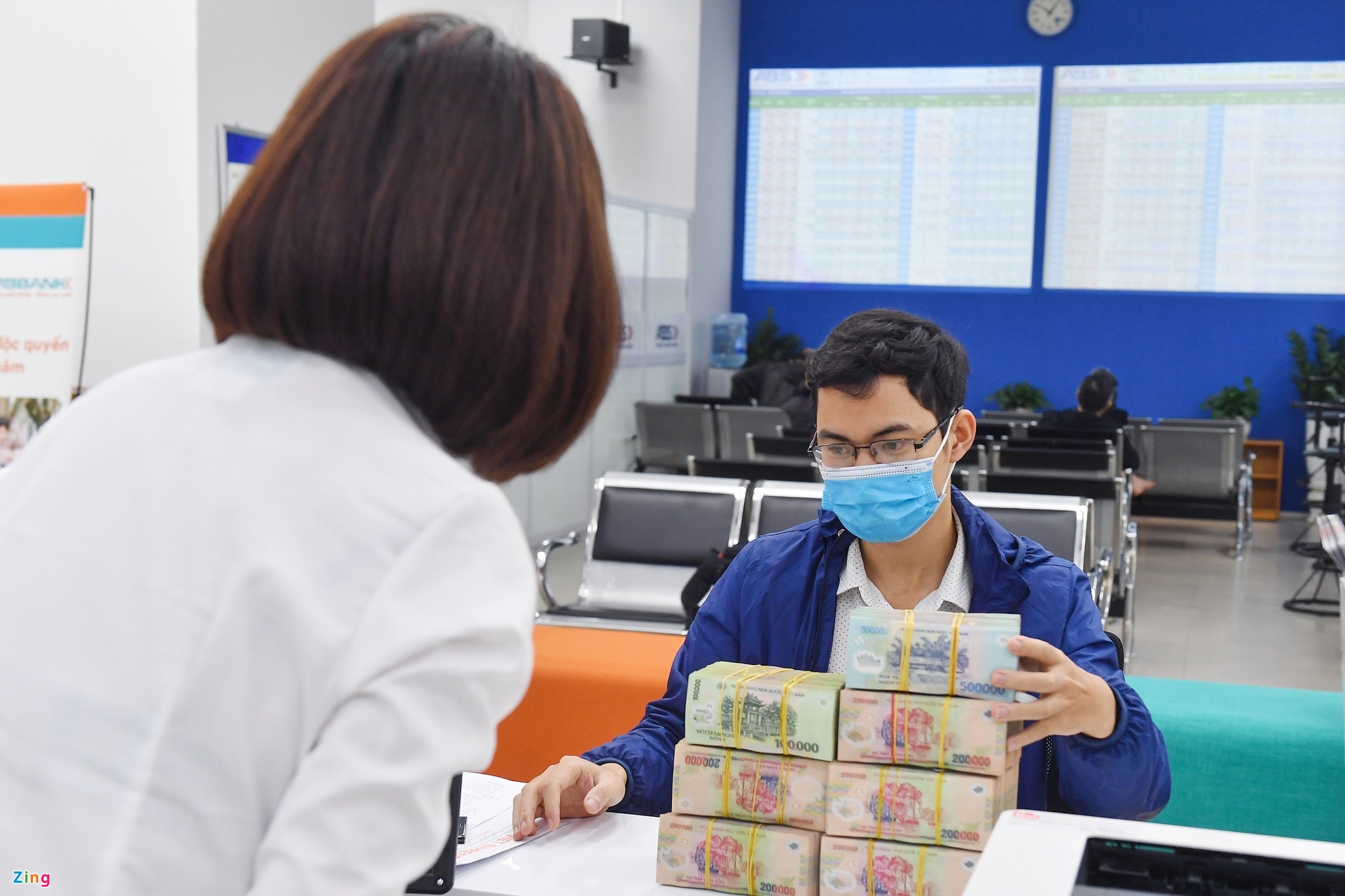 PGS Nguyễn Trung Lê: Nên giảm thêm 2 sắc thuế với xăng dầu - Ảnh 1. PGS Nguyễn Trung Lê: Nên giảm thêm 2 sắc thuế với xăng dầu - Ảnh 1.