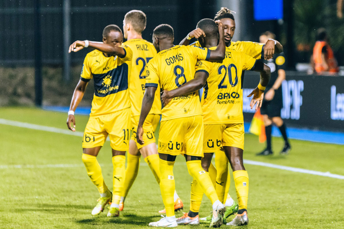 Quang Hải ra sân 10 phút, Pau FC bất ngờ đánh bại Valenciennes - Ảnh 1.