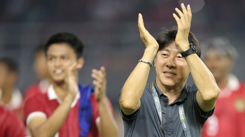 Thắng U20 Việt Nam, HLV Shin Tae-yong &quot;đưa lên mây xanh&quot; - Ảnh 2.