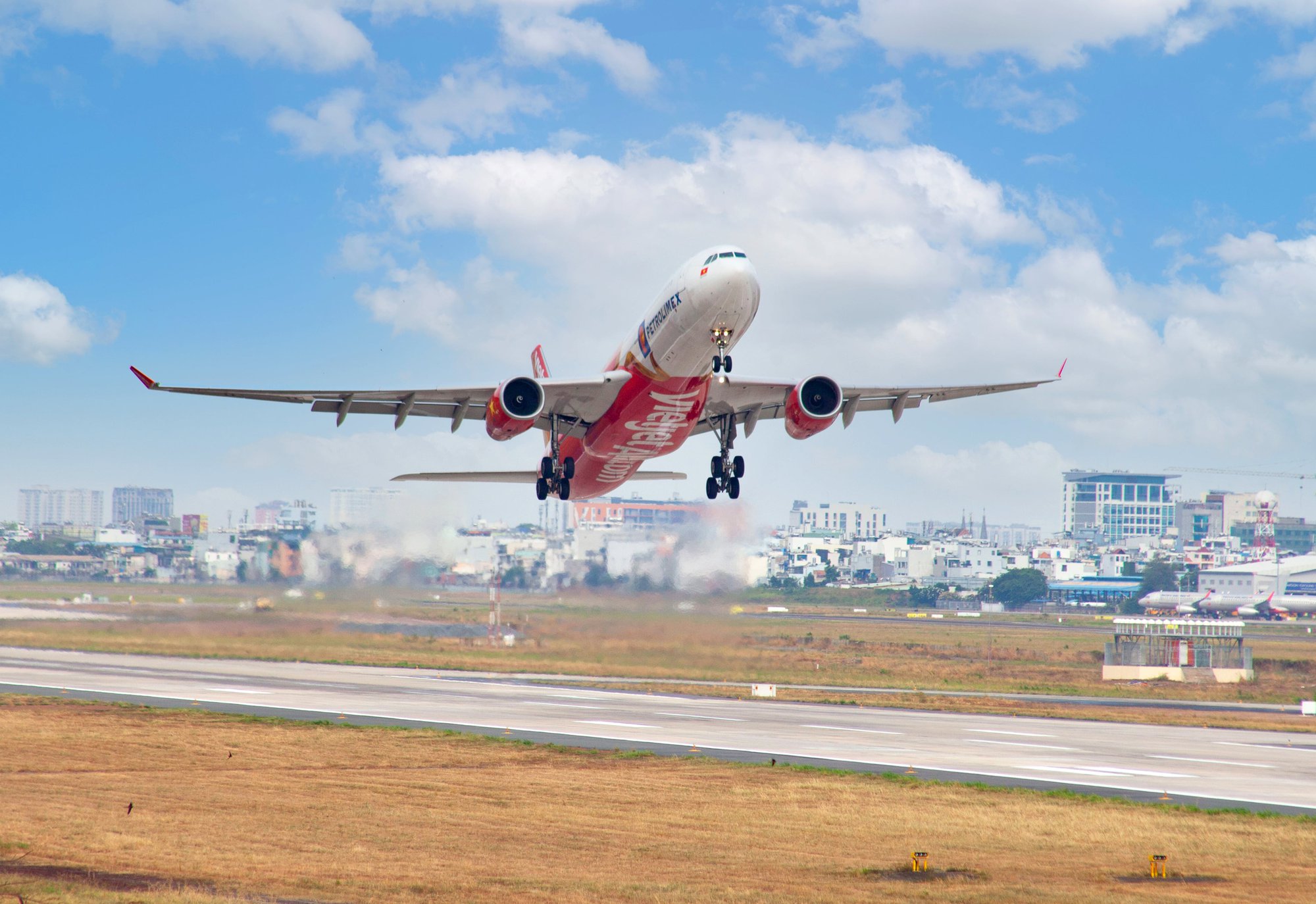 Vietjet giảm tới 50% giá vé SkyBoss và 55% giá vé SkyBoss Business - Ảnh 2.