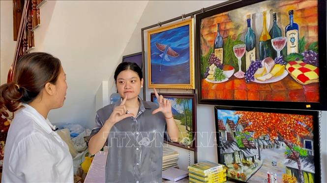 Chàng trai 'nấm lùn' khởi nghiệp bằng chăn nuôi - Ảnh 2. Chàng trai 'nấm lùn' khởi nghiệp bằng chăn nuôi - Ảnh 2.