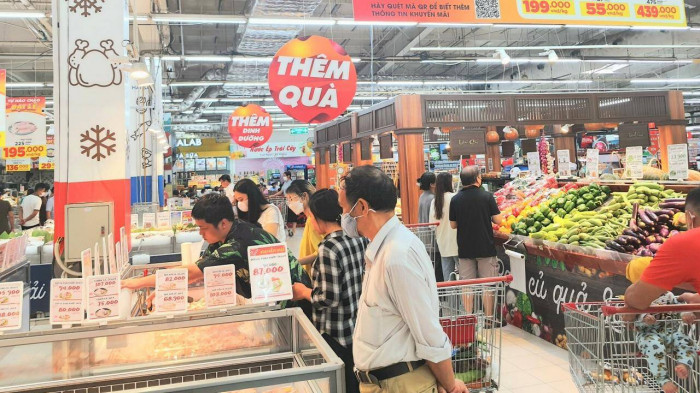 Siêu thị đồng loạt giảm giá tới 50% dịp lễ Quốc khánh - Ảnh 1.