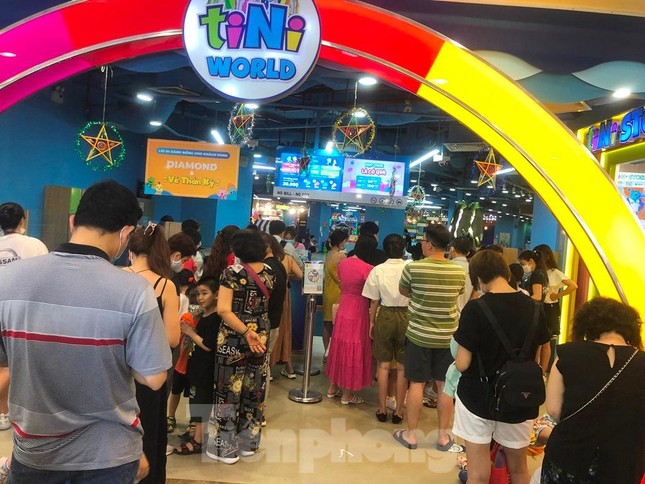 Thị trường ngày 2/9: Thực phẩm giảm giá, quán ăn không còn chỗ trống - Ảnh 12. Thị trường ngày 2/9: Thực phẩm giảm giá, quán ăn không còn chỗ trống - Ảnh 12.