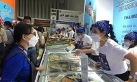 Thị trường ngày 2/9: Thực phẩm giảm giá, quán ăn không còn chỗ trống - Ảnh 16. Thị trường ngày 2/9: Thực phẩm giảm giá, quán ăn không còn chỗ trống - Ảnh 16.