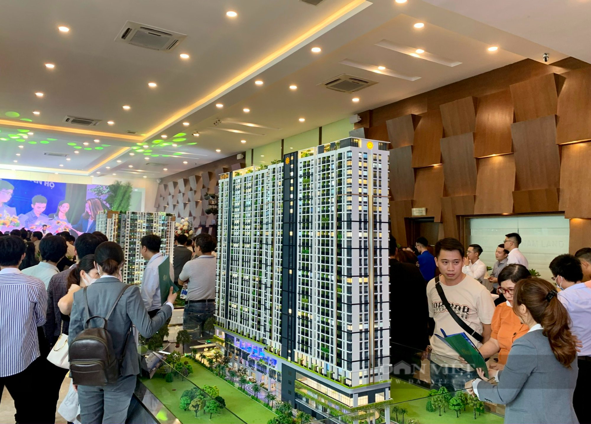 Nhà đầu tư &quot;khóc ròng&quot; vì lao theo cơn sốt đất - Ảnh 3.
