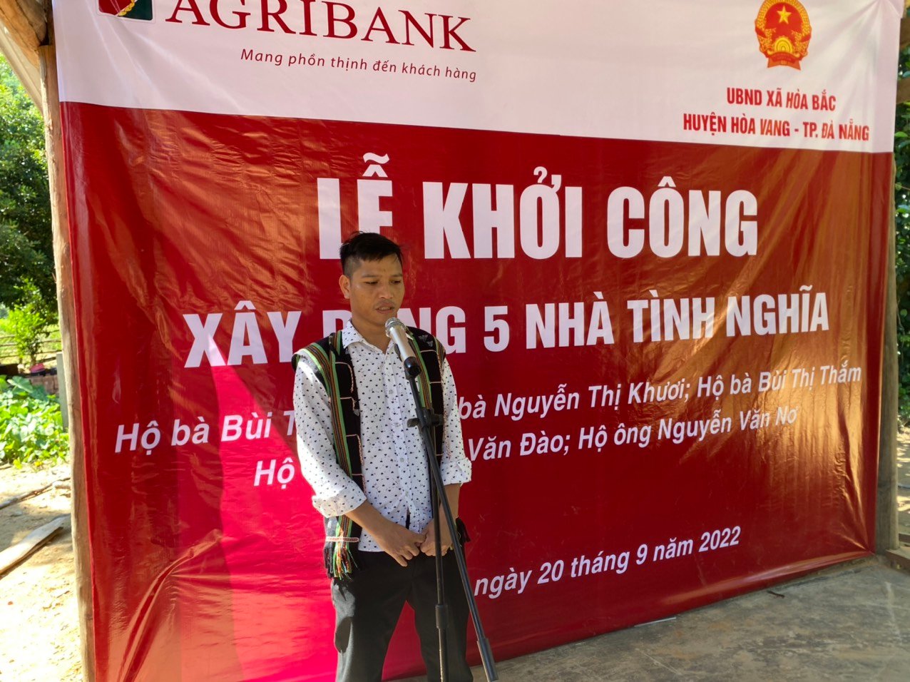 Đà Nẵng: Agribank tài trợ 500 triệu đồng xây dựng 5 nhà tình nghĩa cho người đồng bào Cơ Tu - Ảnh 4. Đà Nẵng: Agribank tài trợ 500 triệu đồng xây dựng 5 nhà tình nghĩa cho người đồng bào Cơ Tu - Ảnh 4.