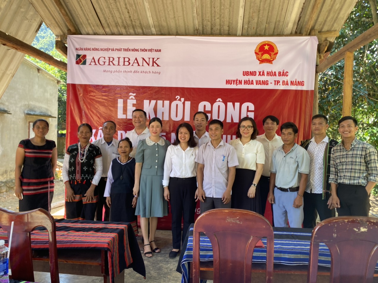 Đà Nẵng: Agribank tài trợ 500 triệu đồng xây dựng 5 nhà tình nghĩa cho người đồng bào Cơ Tu - Ảnh 5. Đà Nẵng: Agribank tài trợ 500 triệu đồng xây dựng 5 nhà tình nghĩa cho người đồng bào Cơ Tu - Ảnh 5.