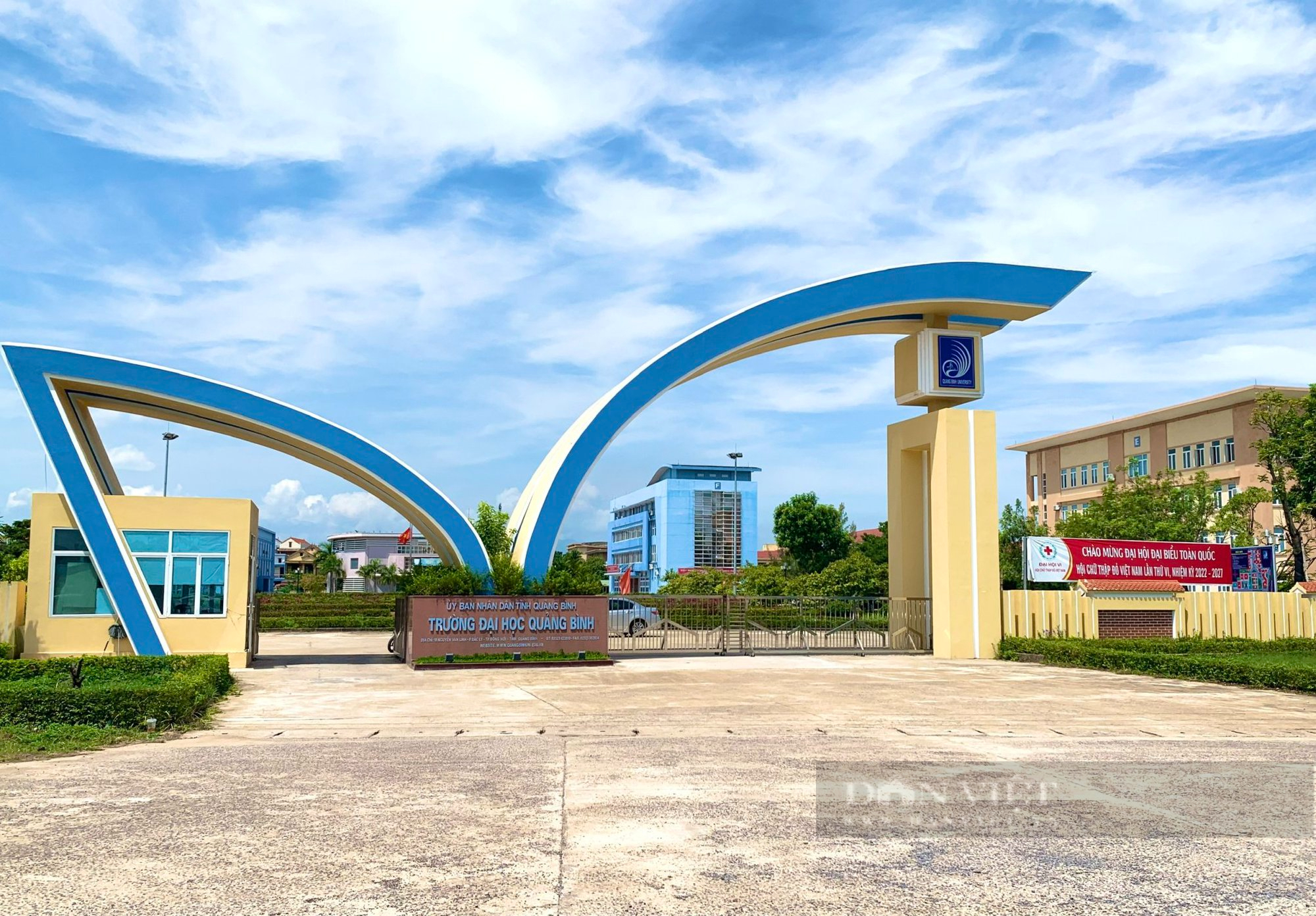 Sinh viên sư phạm Trường Đại học Quảng Bình mòn mỏi đợi tiền hỗ trợ - Ảnh 1.
