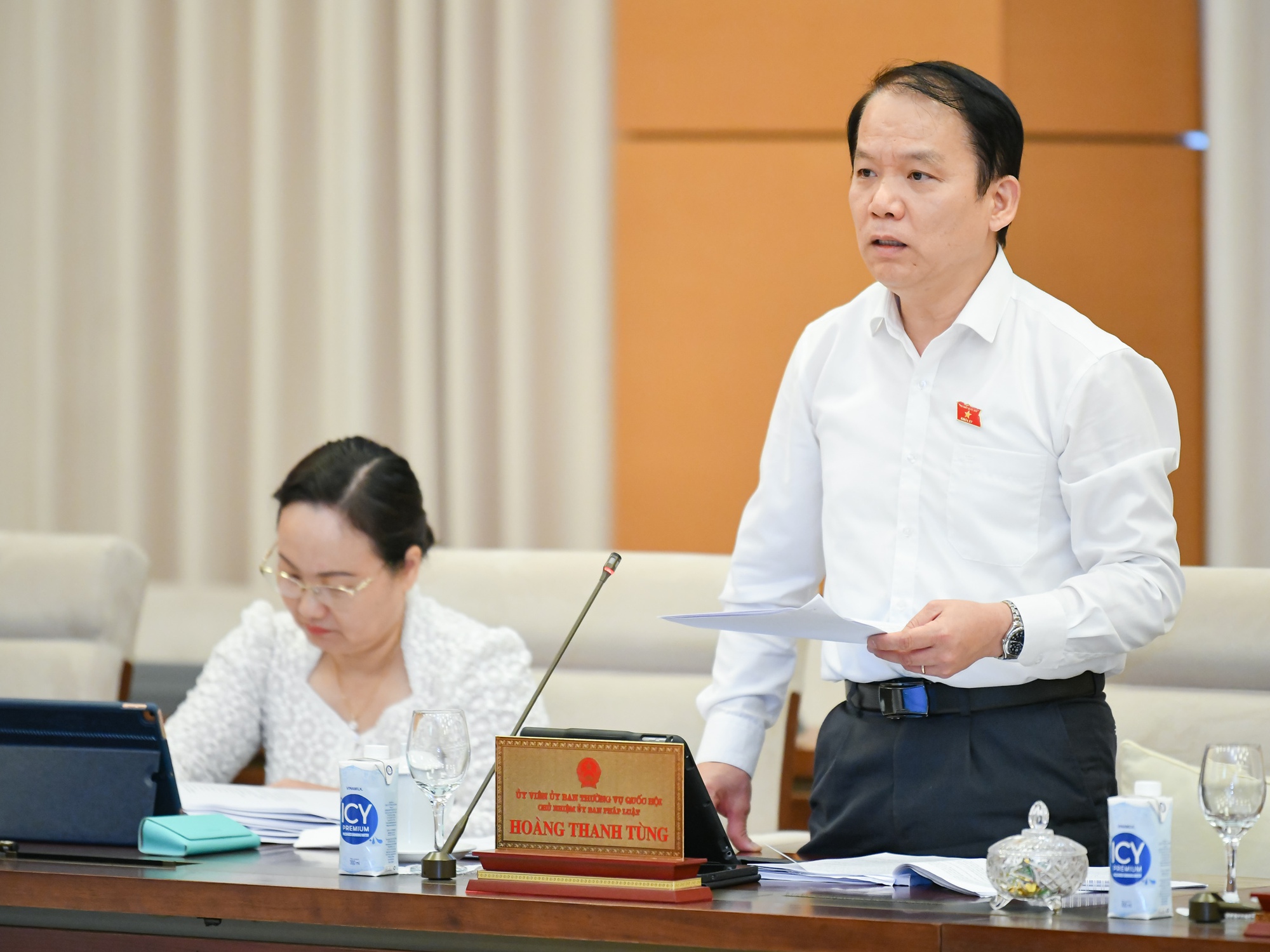Băn khoăn việc Bộ Công an cấp, đình chỉ, thu hồi giấy phép hành nghề với bác sĩ trong ngành - Ảnh 2.