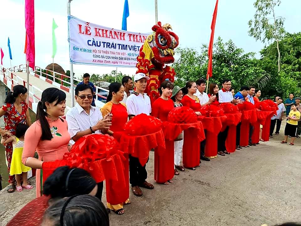Đạo diễn Quốc Võ: Lập nghiệp trên đất Mỹ, về quê hương xây cầu, làm thiện nguyện - Ảnh 6.