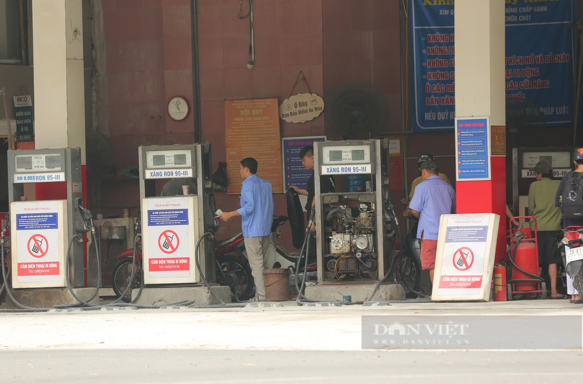 Hà Nội: Nhiều cây xăng treo biển hết xăng, càng bán cà lỗ - Ảnh 7.