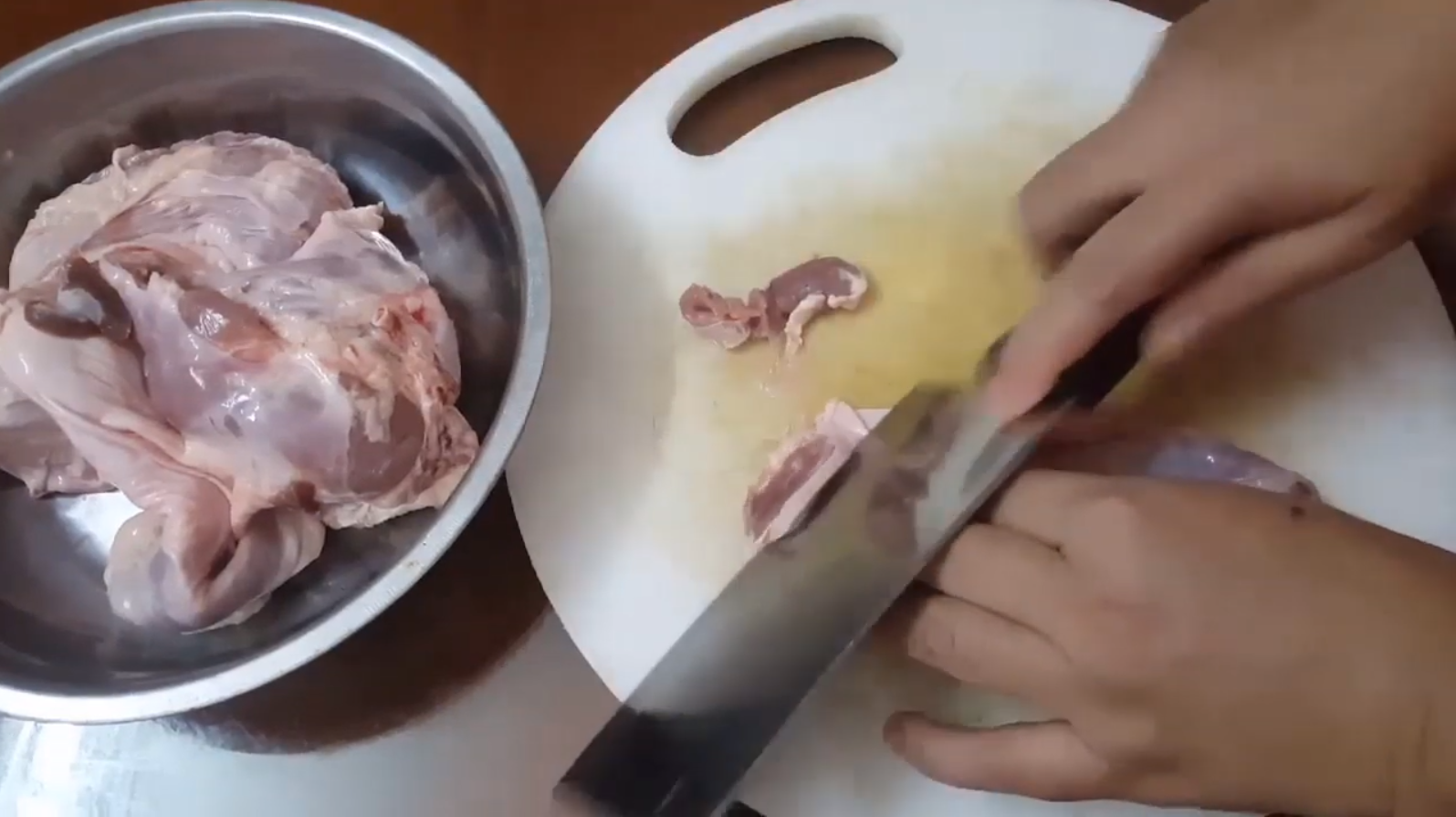 Phần thịt đắt giá nhất của con lợn được xem là hàng hiếm, có tiền cũng chưa chắc đã mua được - Ảnh 4.