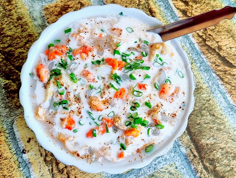 Đậm đà bánh canh mặn nước cốt dừa - Ảnh 1.
