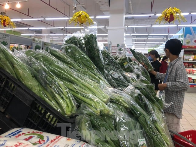 Yêu cầu rà soát, xử lý việc kinh doanh rau củ không nguồn gốc - Ảnh 1. Yêu cầu rà soát, xử lý việc kinh doanh rau củ không nguồn gốc - Ảnh 1.