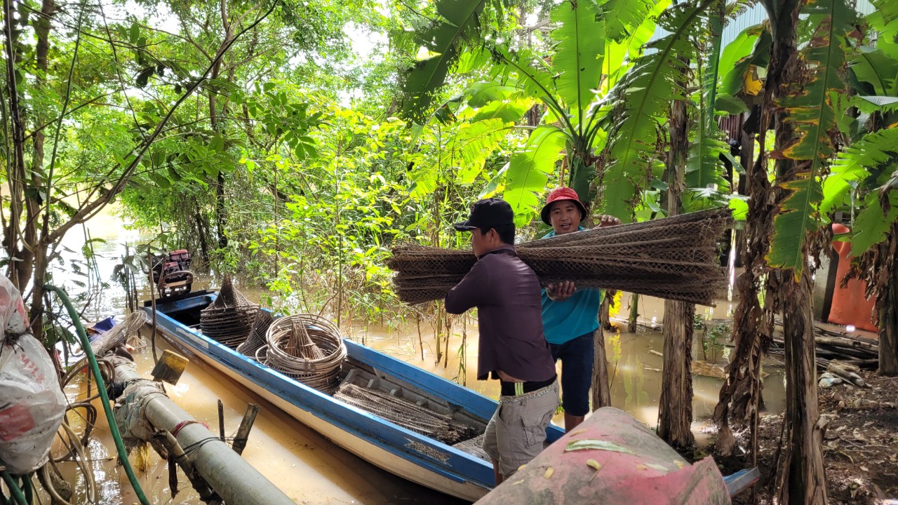 Đánh bắt đồng xa mùa nước nổi ở miền Tây - Ảnh 13. Đánh bắt đồng xa mùa nước nổi ở miền Tây - Ảnh 13.