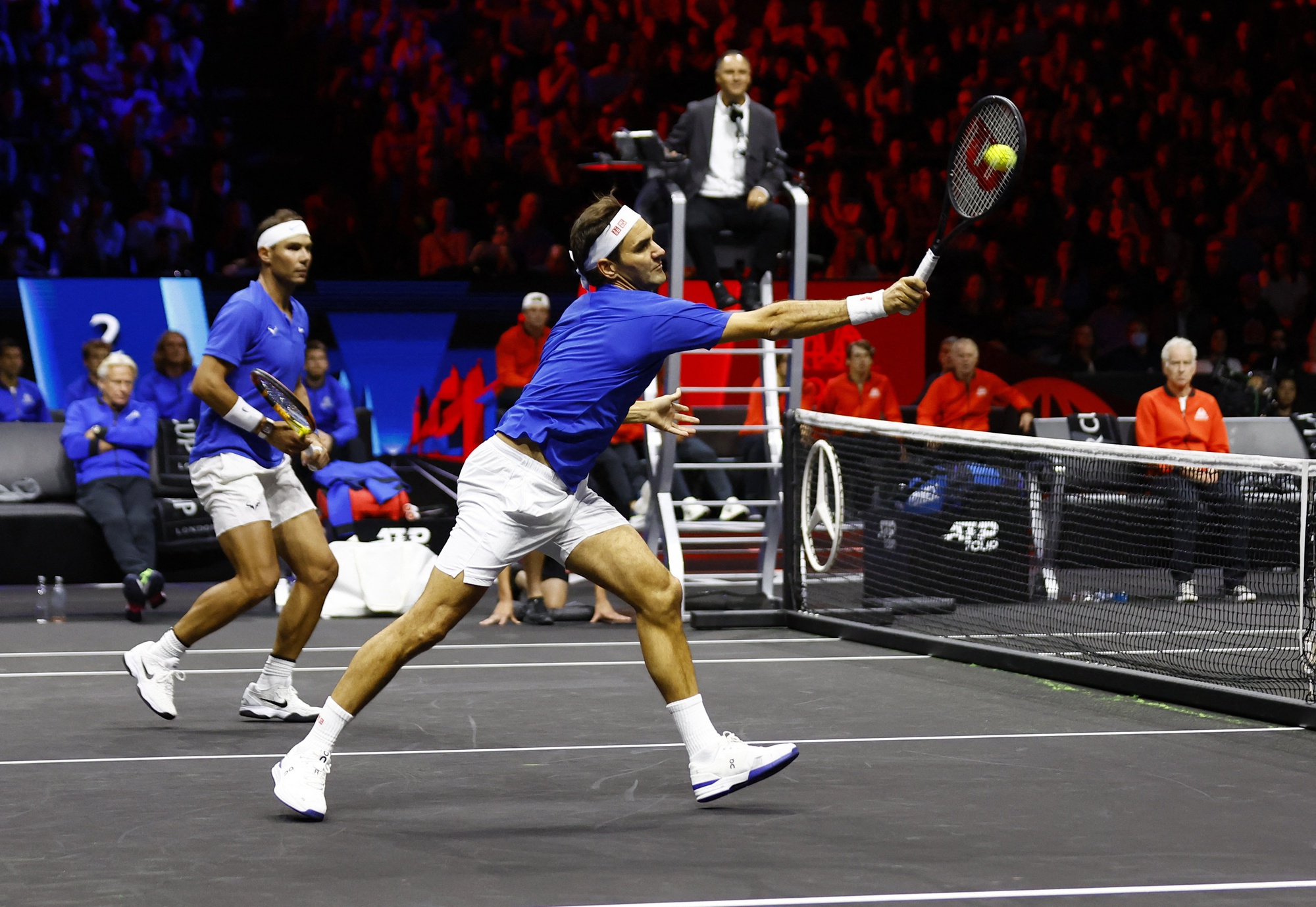 Roger Federer thua trận chia tay sự nghiệp tennis - Ảnh 1.