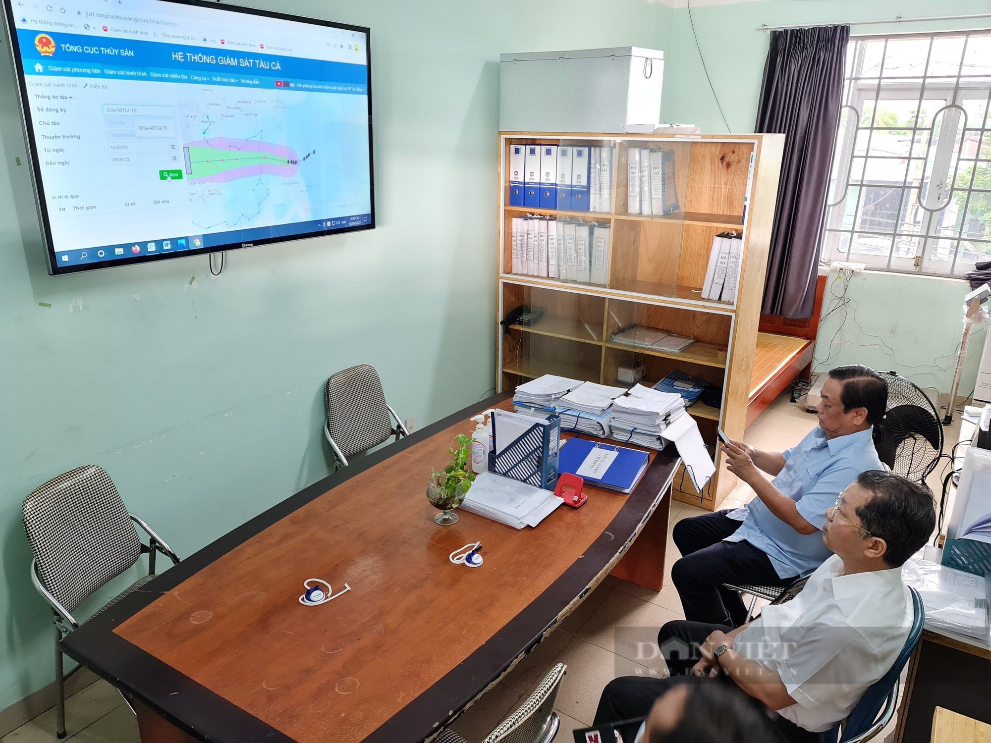 Chủ tịch Đà Nẵng: &quot;Sẽ dùng biện pháp mạnh, yêu cầu tất cả ngư dân lên bờ trước khi bão đổ bộ&quot; - Ảnh 3.