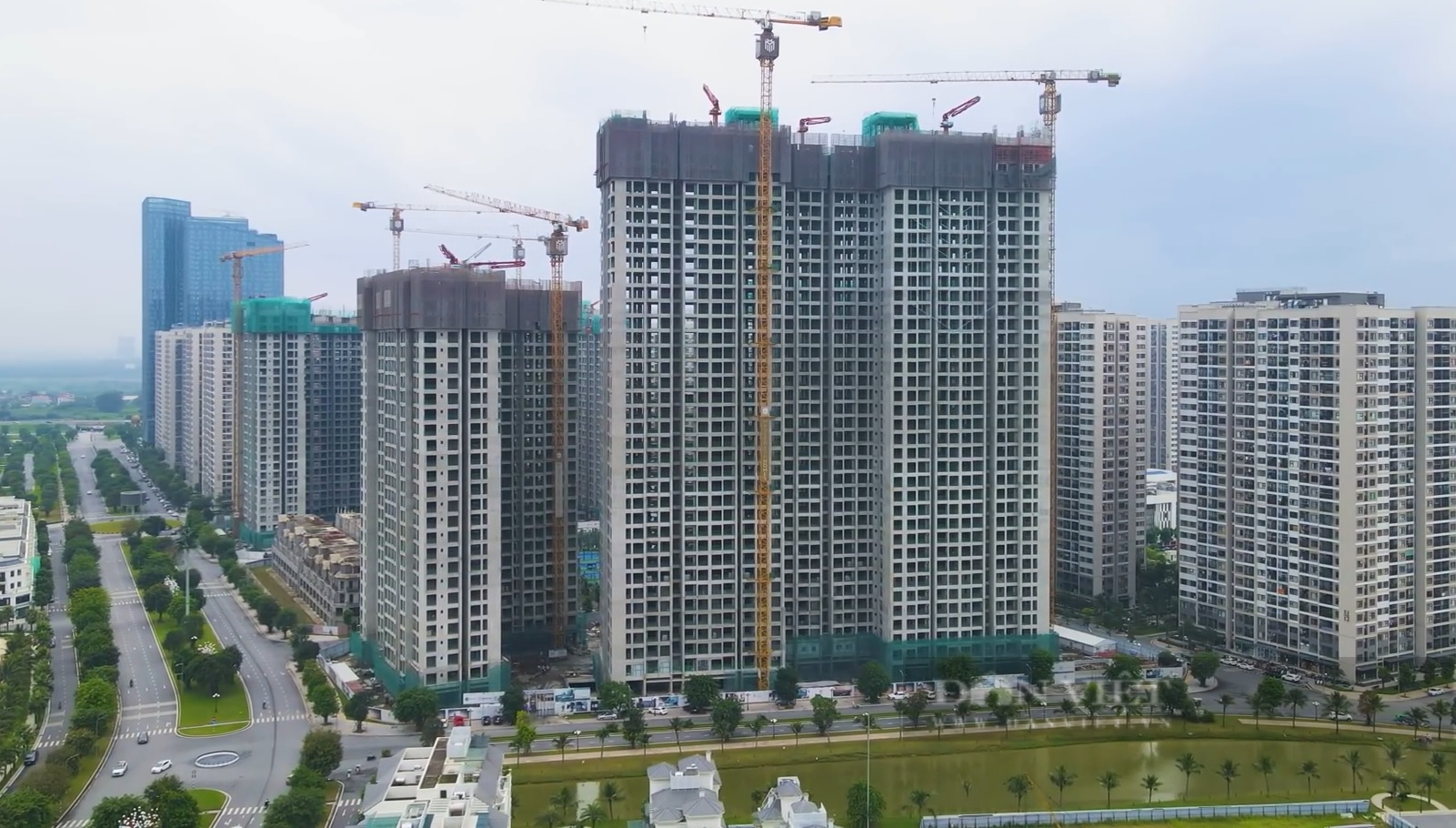 Giá chung cư ven đô tăng cao do hưởng lợi từ hạ tầng giao thông ngày càng phát triển (Ảnh: Thái Nguyễn)