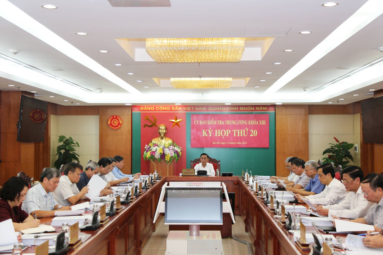Đề nghị kỷ luật Thứ trưởng Bộ Ngoại giao Tô Anh Dũng và Trợ lý Phó Thủ tướng thường trực - Ảnh 1.