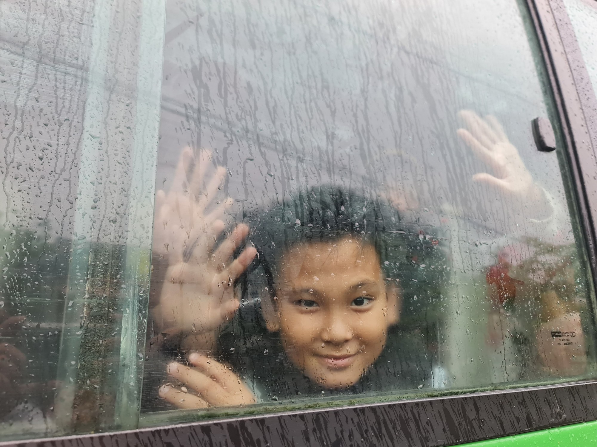 Bão số 4: Người dân Quảng Nam vừa đi tránh bão vừa lo nhà bị sập - Ảnh 8.